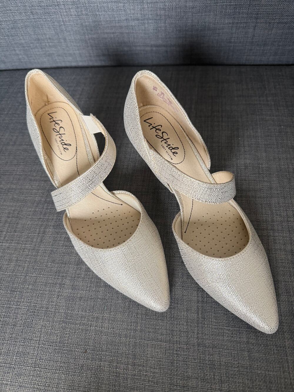 New LifeStride Suki Pumps Women Size 6M Silver Metallic Pointed Toe Cross Strap